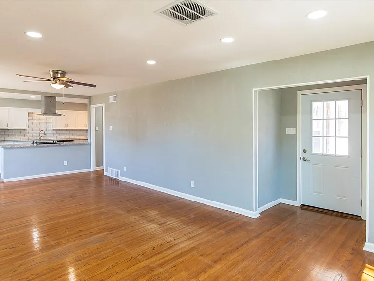 7543 Colgate Ave — Photo 11