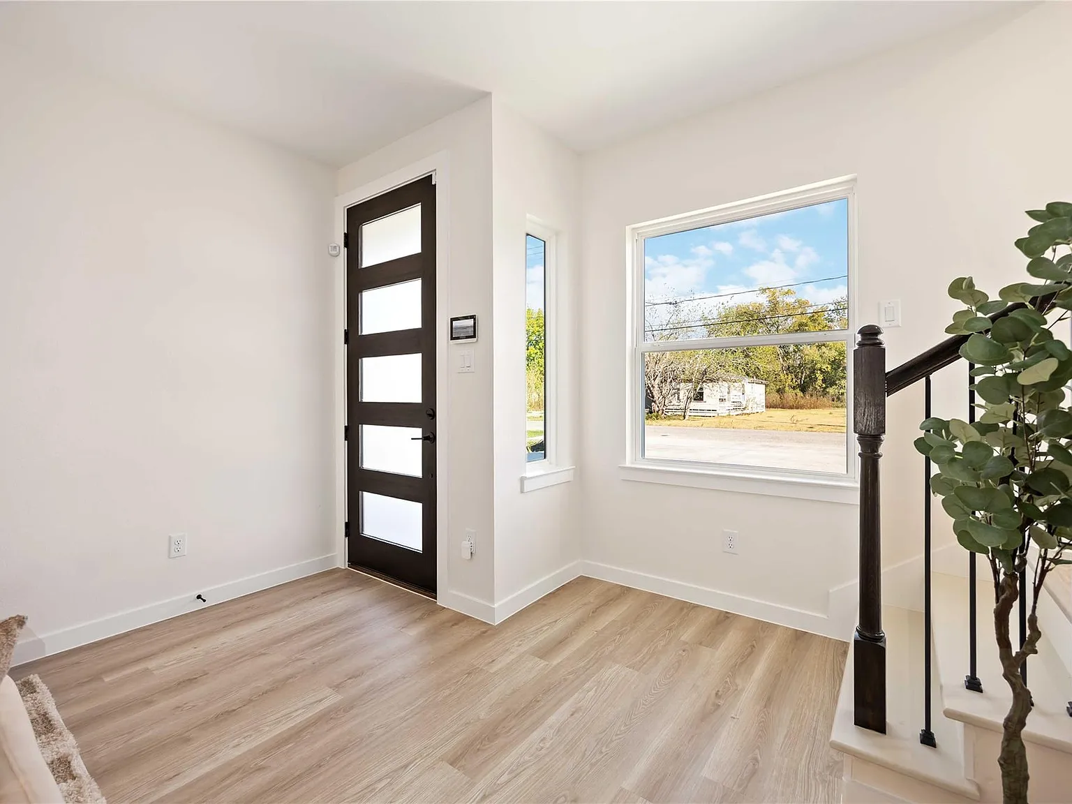2 bed, 2.5 bath, 1000 sqft, $1,800 — Photo 3