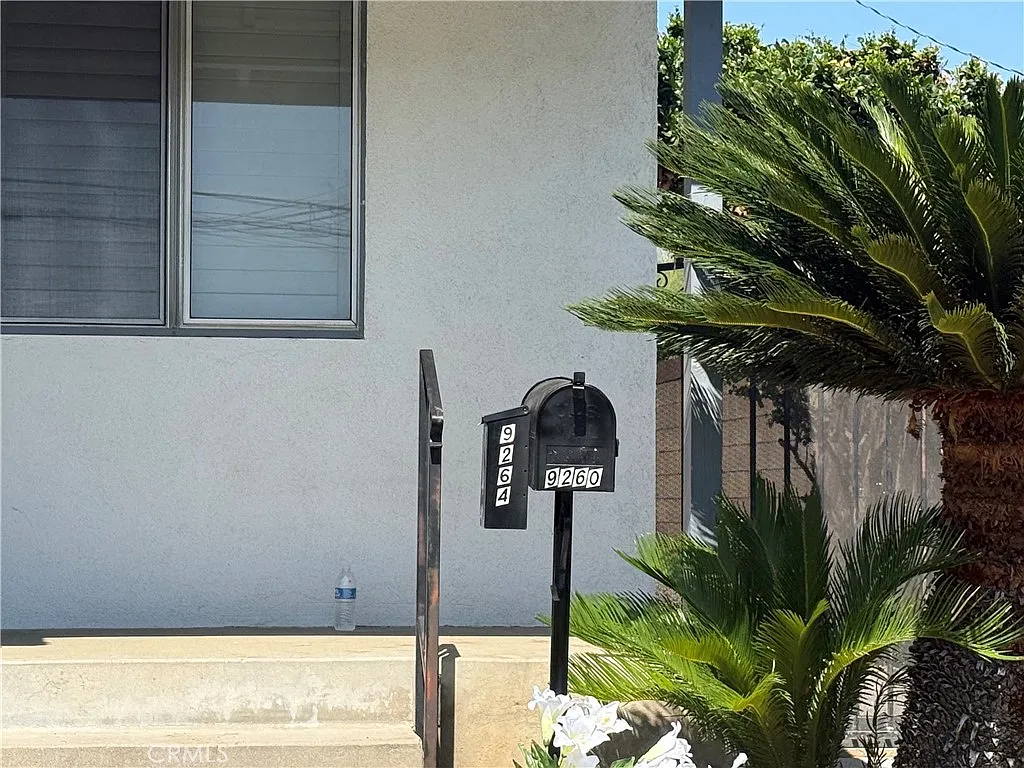 3 bed, 1240 sqft, $3,200 — Photo 3