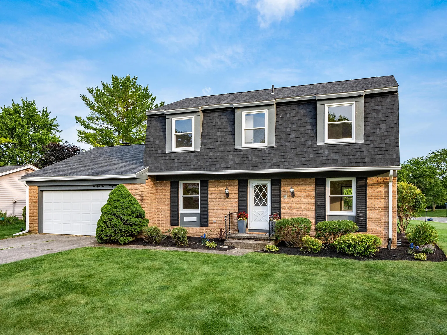985 Amboise Dr photo 1