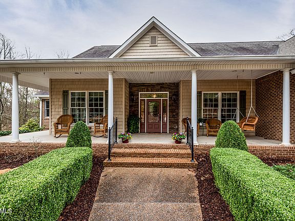 2nd image of 2239 Scott Ln
