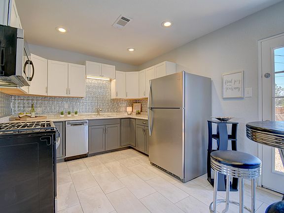 5th image of 2803 Sierra Dr NE