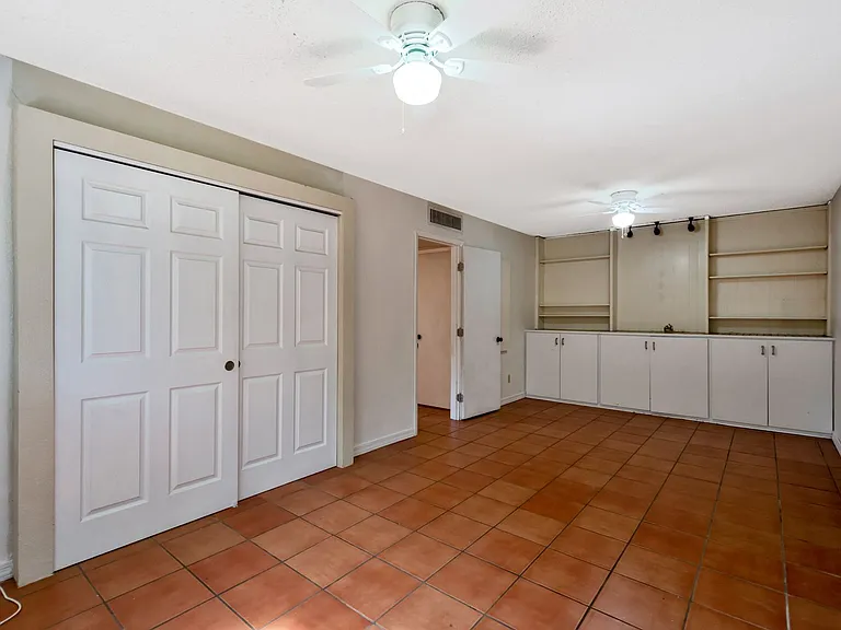 525 E Alameda Dr — Photo 4