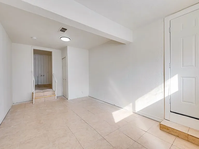 1233 Marion Ave — Photo 2