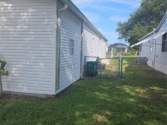3rd image of 702 Lark Dr