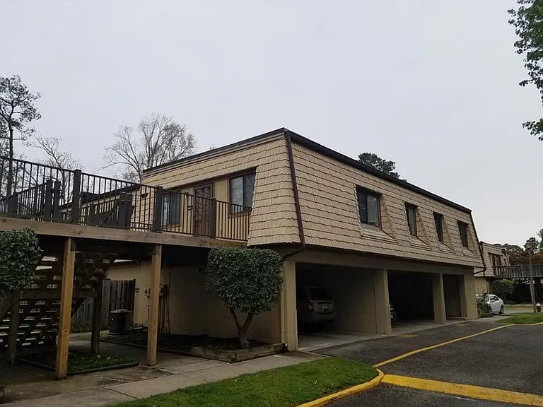 1515 Monterry Pl — Photo 2