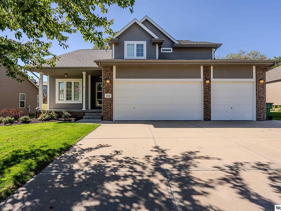 1st image of 216 Castle Pine Dr