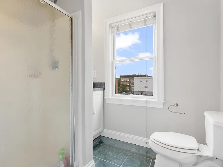 734 E 6th St #3 — Photo 10