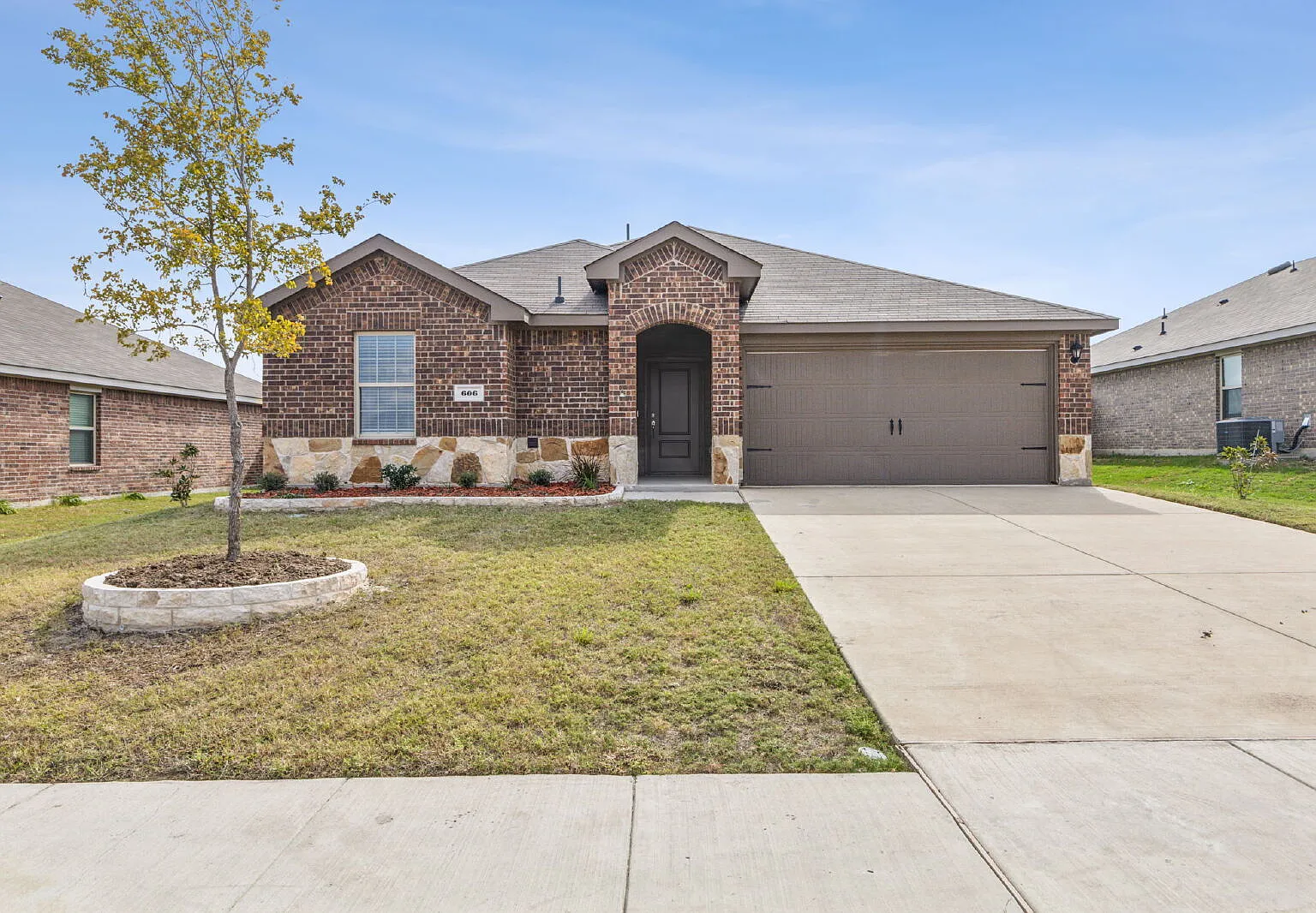 3 bed, 2.0 bath, 1310 sqft, $1,800 — Photo 2