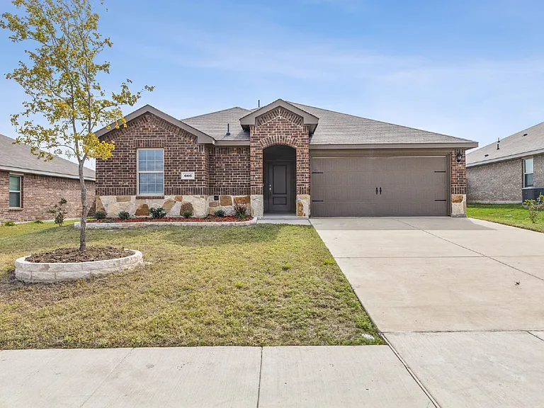606 Wrangler Dr — Photo 2