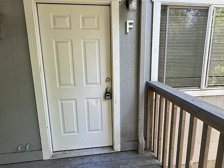 600 Diamond Dr #F — Photo 3