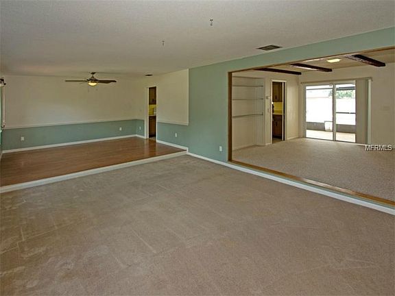 5th image of 303 Oak Hill Dr