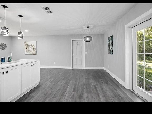 2nd image of 2061 Tanglewood Dr