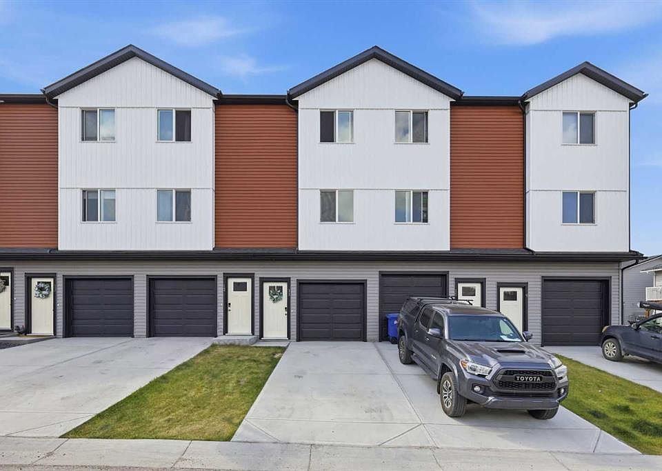 1st image of 11 Carriage Lane Way