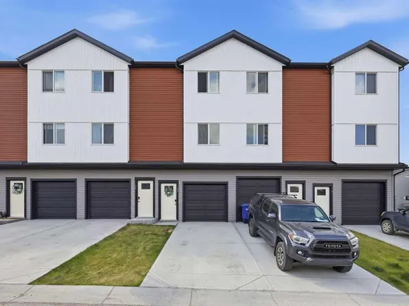11 Carriage Lane Way, Carstairs, AB T0M 0N0