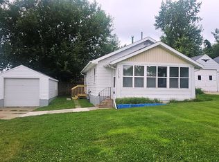 1325 Maplewood Dr NE, Cedar Rapids, IA 52402
