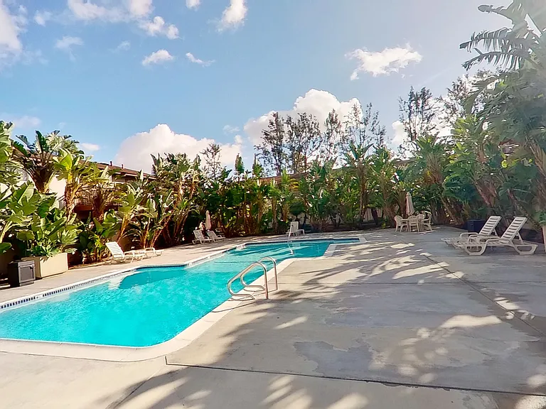 521 N. Tustin Ave — Photo 16