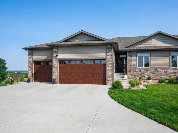 3734 Bogey Dr, Bismarck, ND 58503