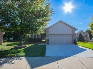 17917 Pointe Ct, Clinton Township, MI 48038