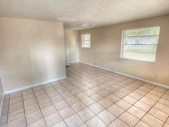 3rd image of 2863 W 6TH Street