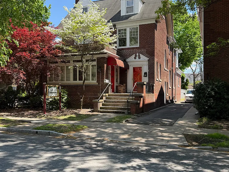 318 S Franklin St — Photo 2