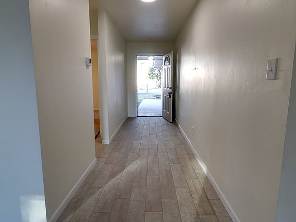 5th image of 819 Laura Belle Dr