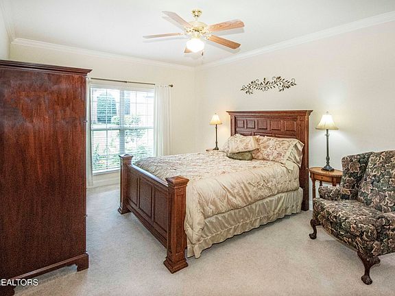 4th image of 300 Port Charles Dr