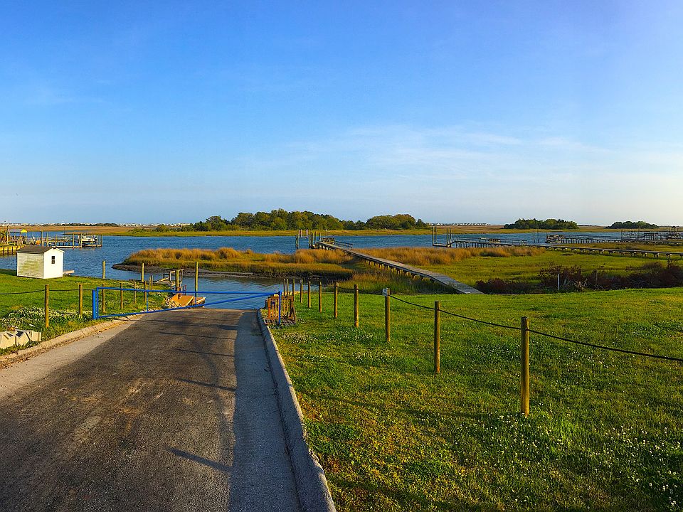 Boat ramp in the evening