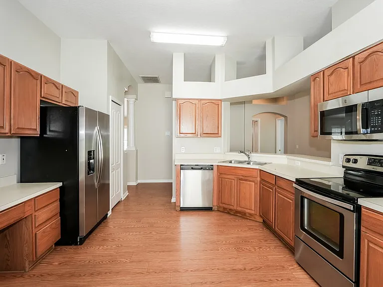 633 Straw Lake Dr — Photo 8