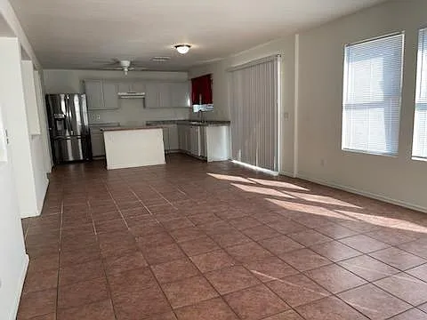 3 bed, 2.5 bath, 2317 sqft, $2,100 — Photo 2
