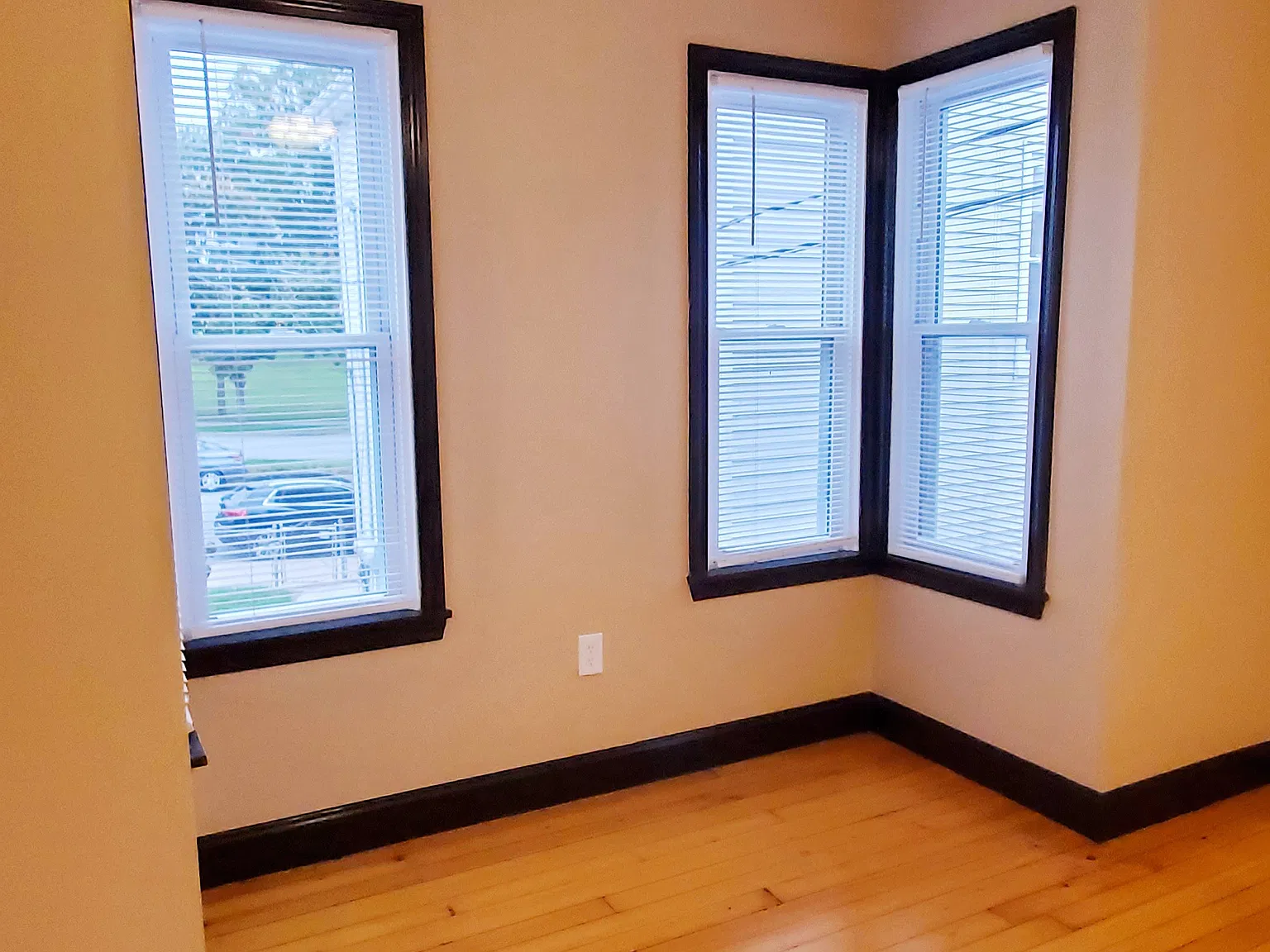 572 Bradford Avenue — Photo 3