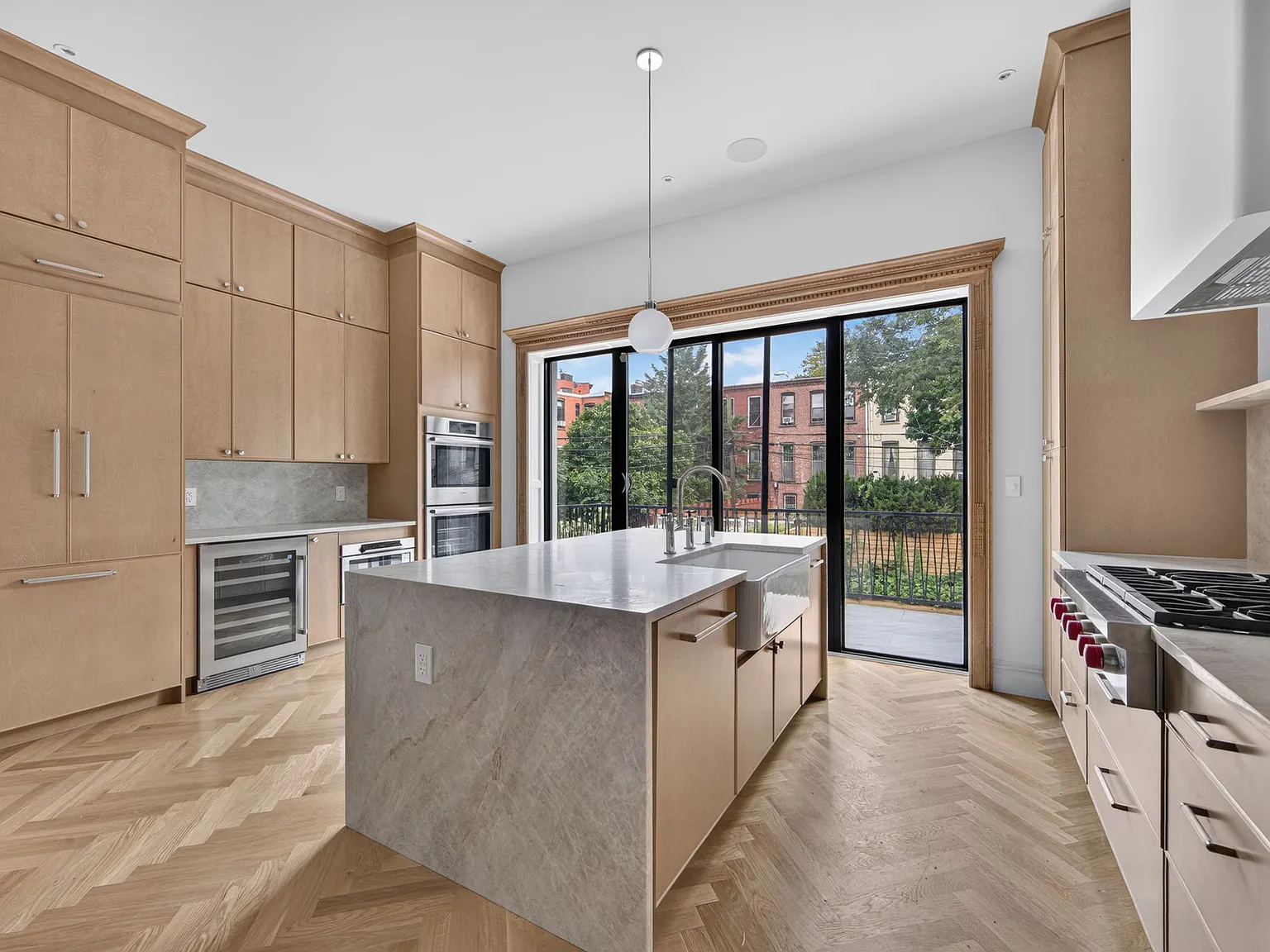 552 Macon Street — Photo 2
