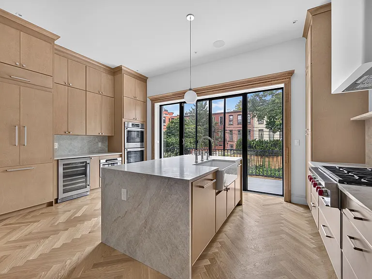 552 Macon St #2 — Photo 2