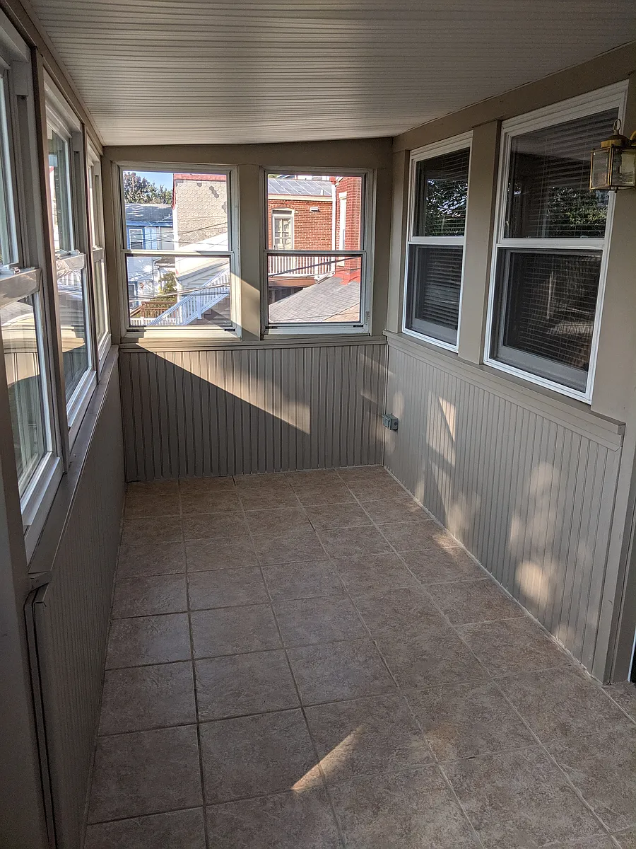 Building Photo - 212 E Gay St #2