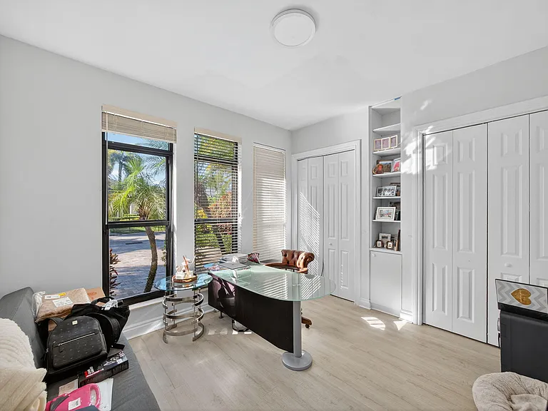 125 Pembroke Dr — Photo 11