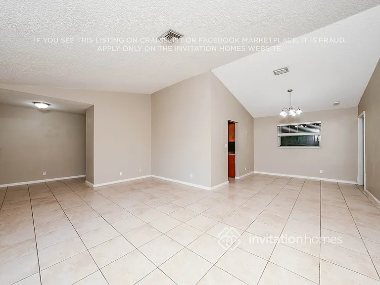 2634 Yarmouth Dr — Photo 4