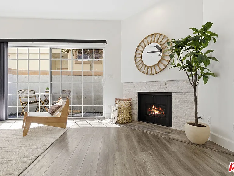 11110 Camarillo St #122 — Photo 4