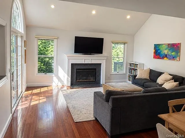 2 bed, 2.5 bath, 1408 sqft, $5,000 — Photo 3