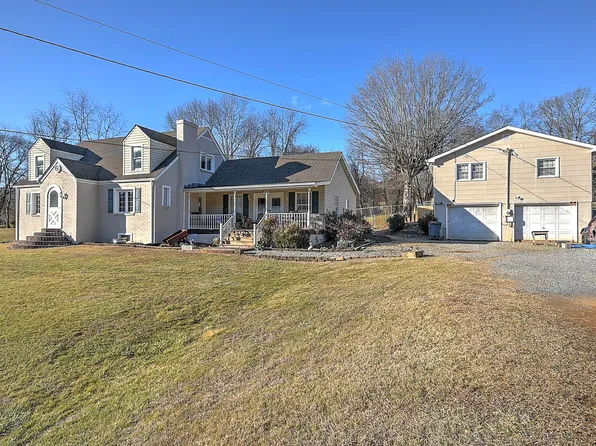 535 Walnut St, Mt Carmel, TN 37645