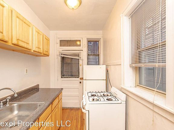 3rd image of 1331-1337 W Touhy Ave #2W