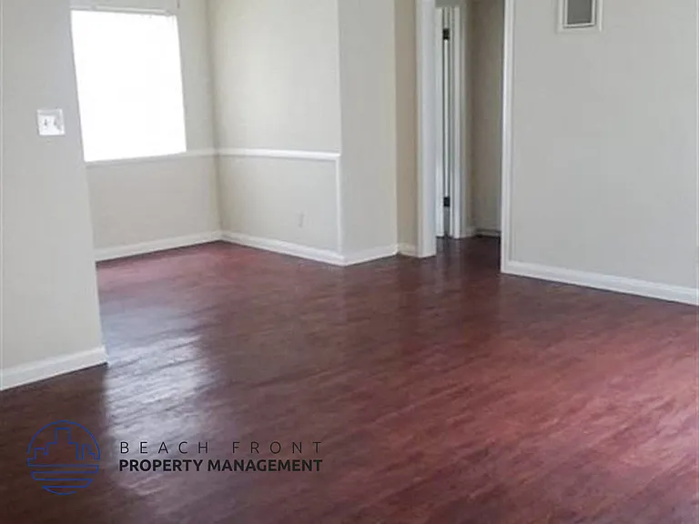 924 Larch St — Photo 12