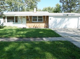 1700 Kingston Cir, Carpentersville, IL 60110