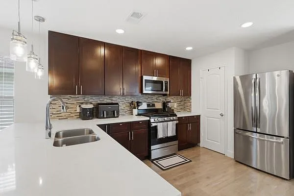11210 Log Cabin Ln — Photo 10