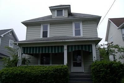 1st image of 211 S Grand Ave