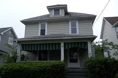 211 S Grand Ave photo 1