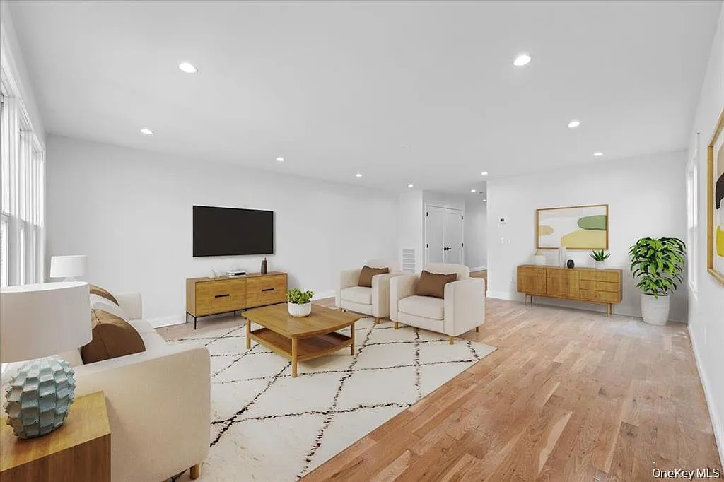 3 bed, 2500 sqft, $6,000 — Photo 2