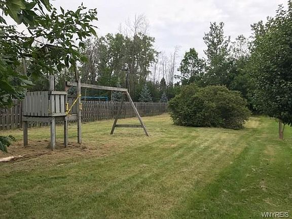 4th image of 550 Como Park Blvd