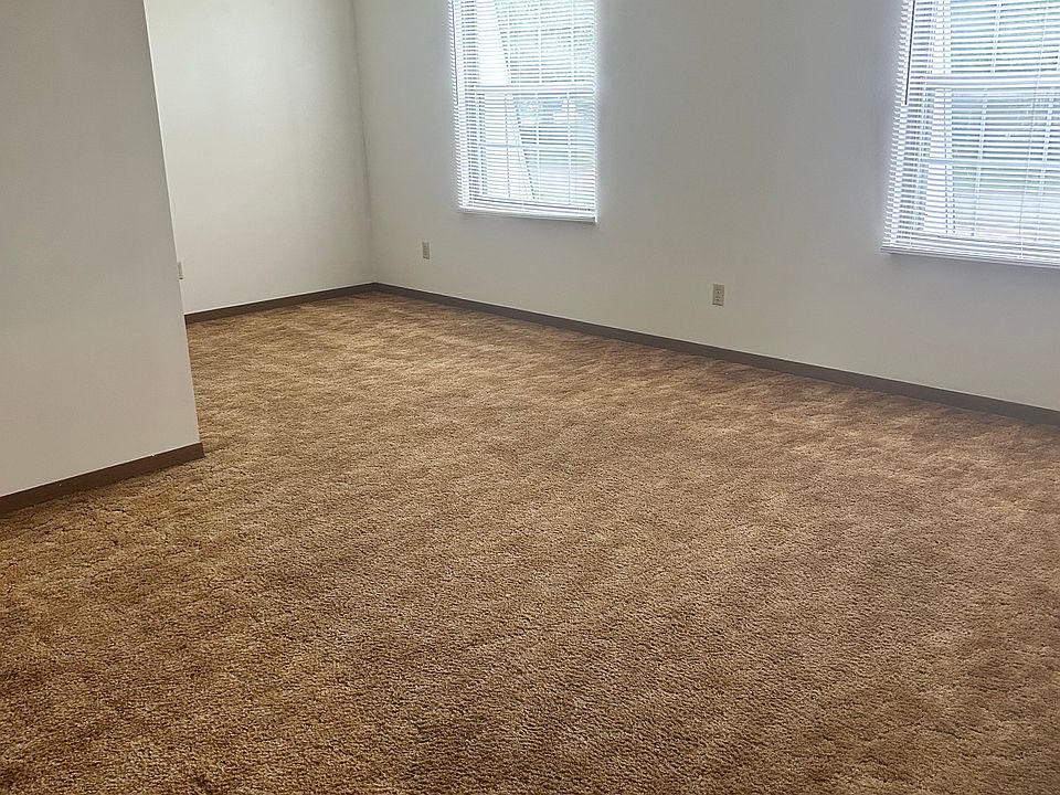 1st image of 204 Crestview Dr #16