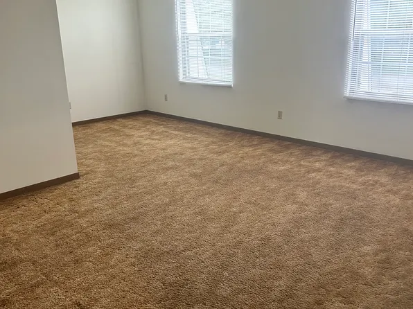 204 Crestview Dr #16, Vincennes, IN 47591