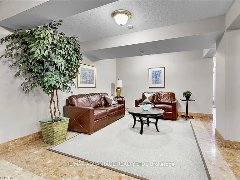 1510 Richmond St #405 — Photo 5